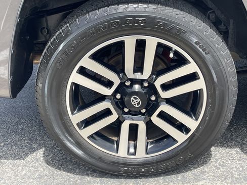Used 2018 Toyota 4Runner Limited AWD/4WD image 38