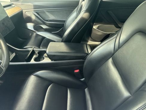 Used 2019 Tesla Model 3 Standard Range Plus image 9