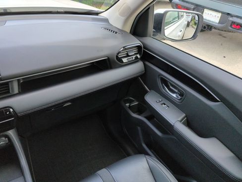Used 2025 Honda Pilot EX-L image 17