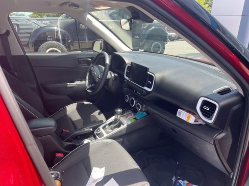 Used 2024 Hyundai Venue Limited FWD image 7