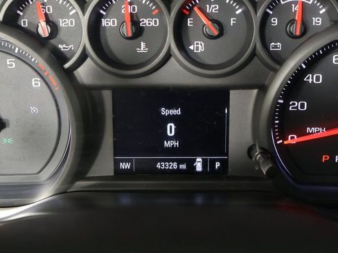 Used 2020 Chevrolet Silverado 1500 Custom w/ Custom Value Package image 14