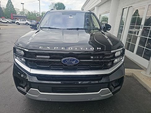 Used 2025 Ford Expedition Platinum w/ Driver's Package AWD/4WD image 3