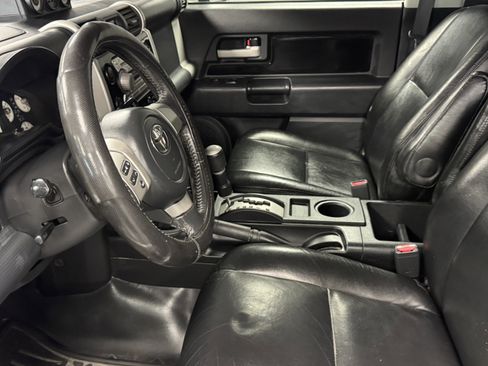 Used 2008 Toyota FJ Cruiser 4WD image 7