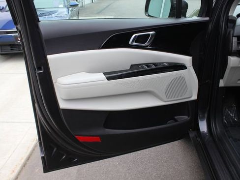 Used 2024 Kia Carnival EX FWD image 22