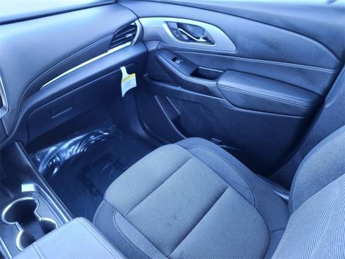 Used 2023 Chevrolet Traverse LT image 13
