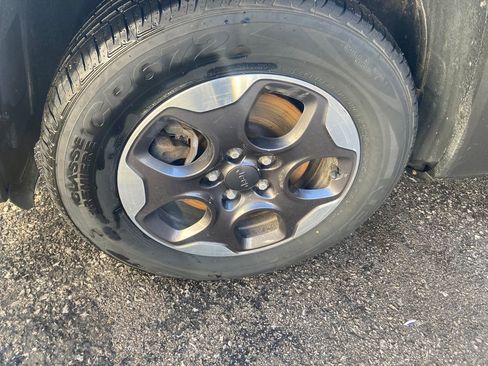 Used 2017 Jeep Renegade Sport w/ Power & Air Group image 37