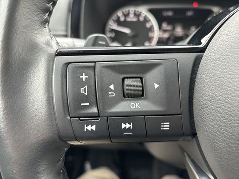 Used 2024 Nissan Pathfinder SL w/ Black Appearance Package image 20