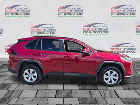 Used 2021 Toyota RAV4 LE AWD/4WD image 2