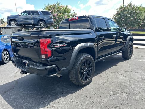 Used 2024 Chevrolet Colorado Trail Boss w/ Technology Package AWD/4WD image 8