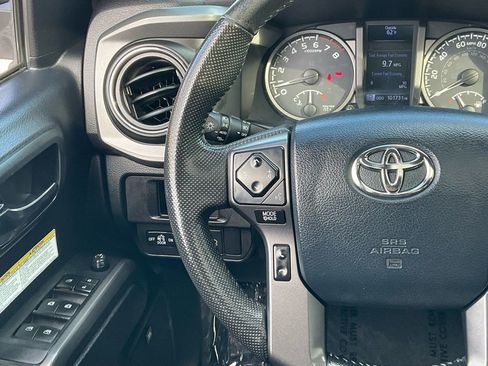 Used 2019 Toyota Tacoma TRD Off-Road w/ TRD Premium Off Road Package image 38