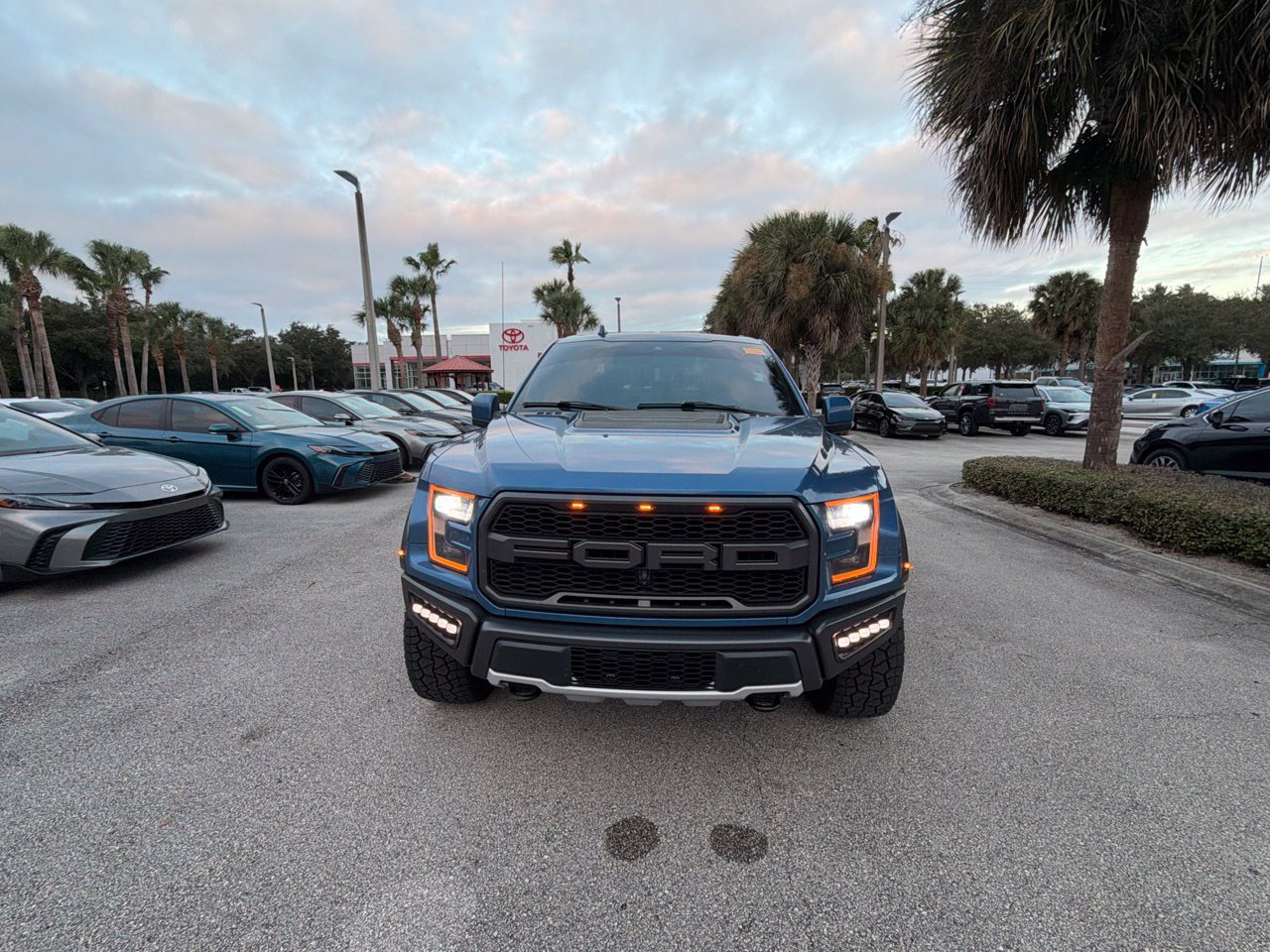 Used 2019 Ford F150 Raptor w/ Equipment Group 802A Luxury AWD/4WD image 7