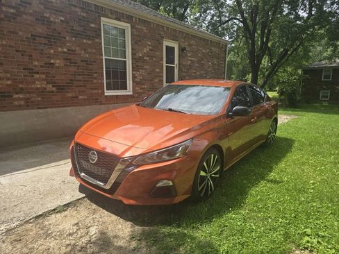 Used 2019 Nissan Altima 2.5 SR FWD image 2