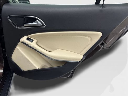 Used 2018 Mercedes-Benz GLA 250 image 40