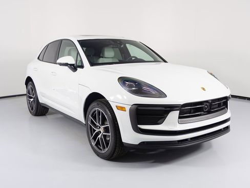 New 2026 Porsche Macan image 8