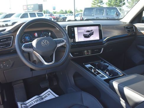 Used 2025 Volkswagen Atlas SE w/ Panoramic Sunroof Package FWD image 20