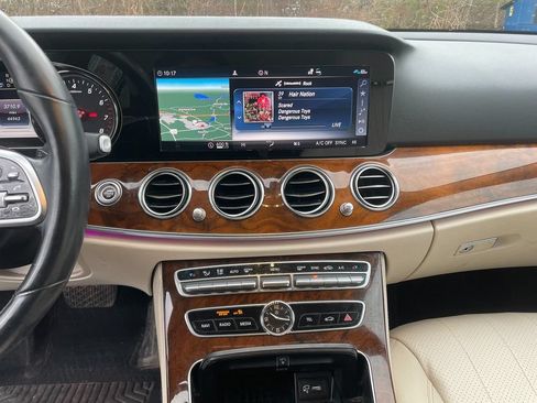 Used 2019 Mercedes-Benz E 300 4MATIC image 20