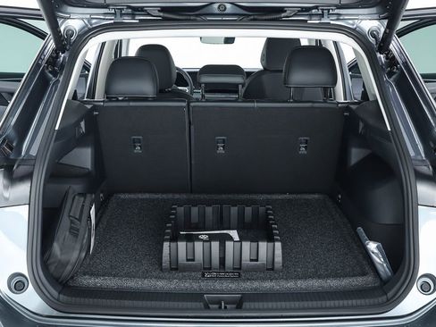 New 2025 Volkswagen Tiguan SE image 28