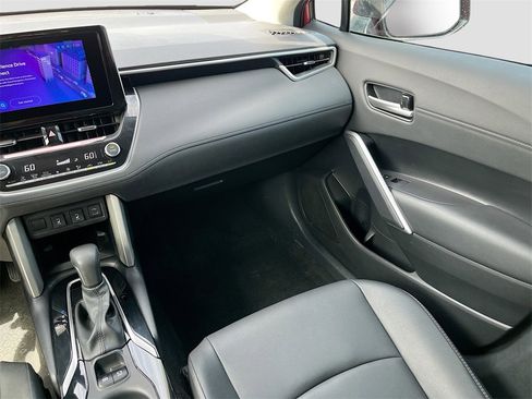 Used 2024 Toyota Corolla Cross XLE image 23