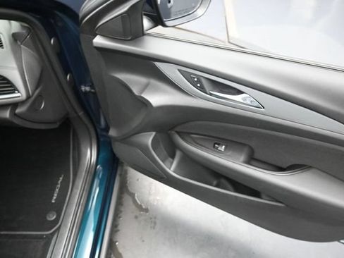 Used 2018 Buick Regal Preferred FWD image 39