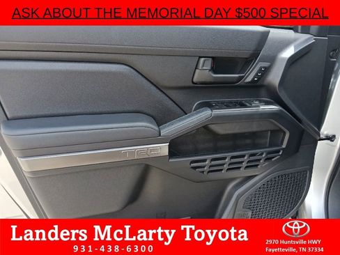 Used 2025 Toyota 4Runner TRD Off-Road Premium AWD/4WD image 11