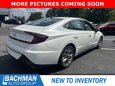 Used 2021 Hyundai Sonata SEL w/ Preferred Accessory Package FWD image 3