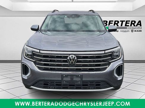 Used 2024 Volkswagen Atlas SE image 2