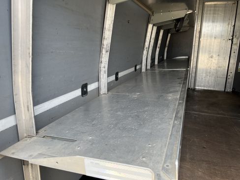 Used 2015 Mercedes-Benz Sprinter 2500 image 28