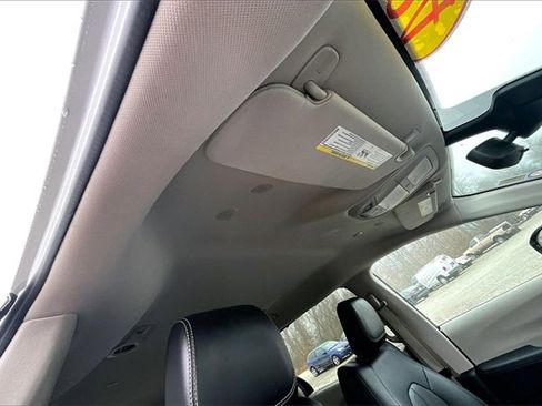 Used 2024 Chrysler Pacifica Touring-L image 22