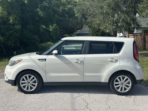 Used 2018 Kia Soul + FWD image 2