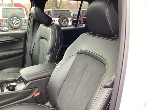 New 2025 Jeep Grand Cherokee Altitude image 27