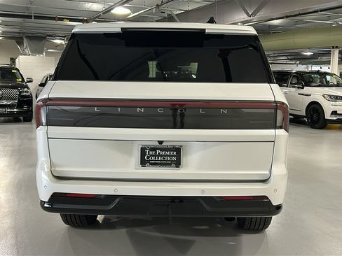 Used 2026 Lincoln Navigator L Reserve AWD/4WD image 5
