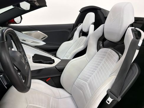 Used 2022 Chevrolet Corvette Stingray Preferred Conv w/ Z51 Performance Package RWD image 5