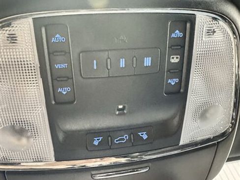 Used 2020 Jeep Grand Cherokee Overland AWD/4WD image 23