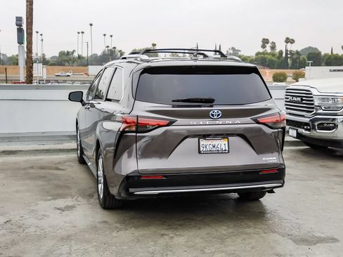 Used 2024 Toyota Sienna Platinum AWD/4WD image 7