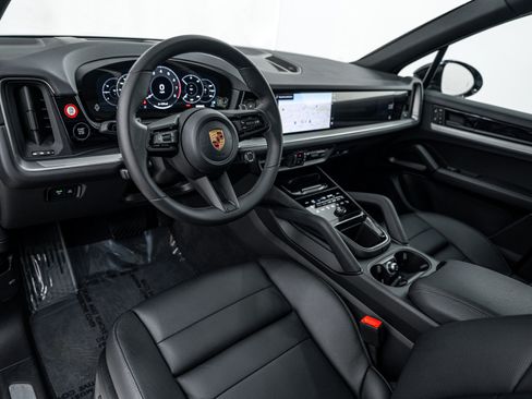 Certified 2026 Porsche Cayenne AWD/4WD image 4