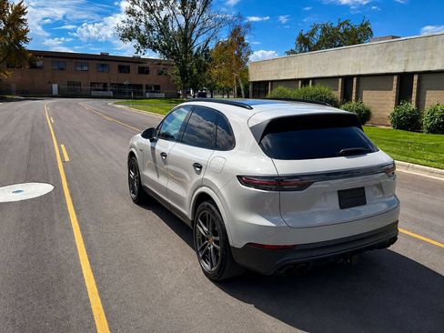 Used 2021 Porsche Cayenne E-Hybrid AWD/4WD image 3