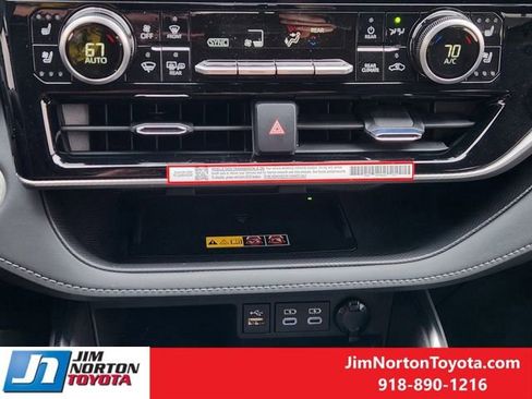 New 2026 Toyota Highlander Platinum AWD/4WD image 17