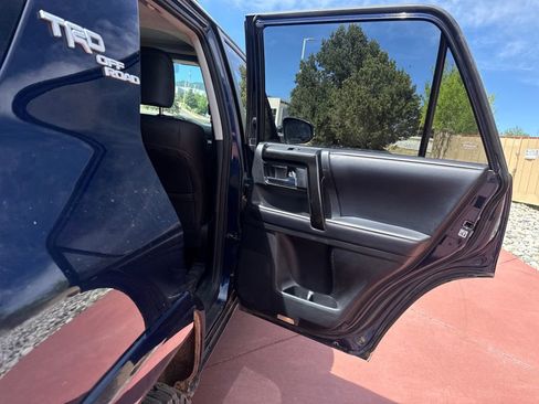 Used 2018 Toyota 4Runner TRD Off-Road Premium AWD/4WD image 27
