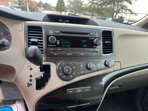 Used 2011 Toyota Sienna LE w/ Towing Pkg FWD image 15