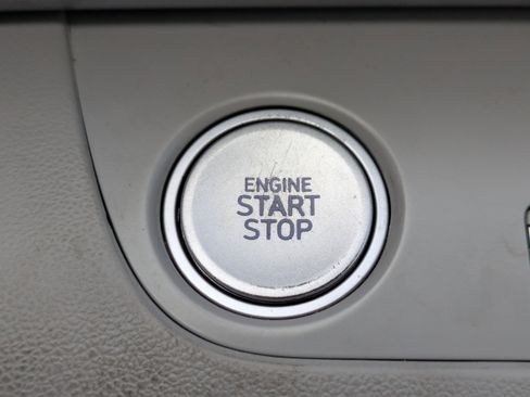 Certified 2025 Hyundai Elantra Limited image 34