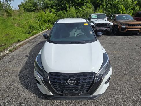 Used 2024 Nissan Kicks SR w/ SR Premium Package FWD image 13