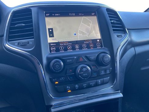 Used 2018 Jeep Grand Cherokee Altitude image 15