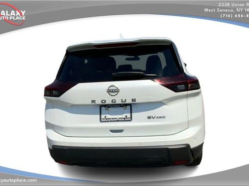 Used 2024 Nissan Rogue SV AWD/4WD image 6