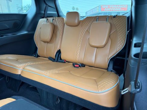 Used 2023 Chrysler Pacifica Pinnacle FWD image 38