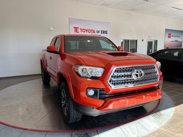Used 2017 Toyota Tacoma TRD Sport w/ Tow Package (A/T) AWD/4WD image 1