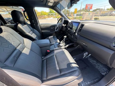 Used 2022 Nissan Frontier PRO-4X w/ Pro-4X Premium Package image 12