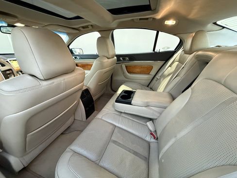 Used 2009 Lincoln MKS image 11
