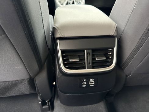 Used 2024 Subaru Outback Premium AWD/4WD image 39