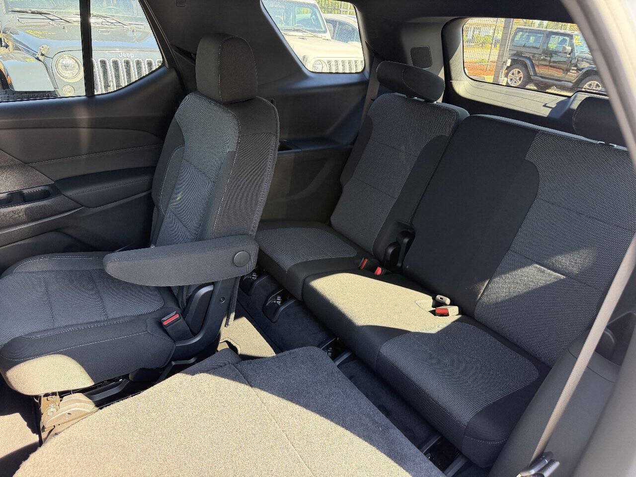 Used 2022 Chevrolet Traverse LT FWD image 14