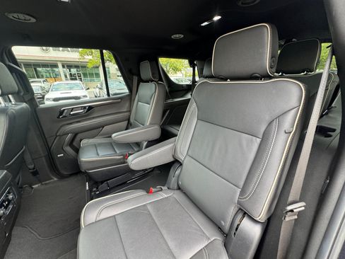 Used 2025 Chevrolet Tahoe Premier AWD/4WD image 14